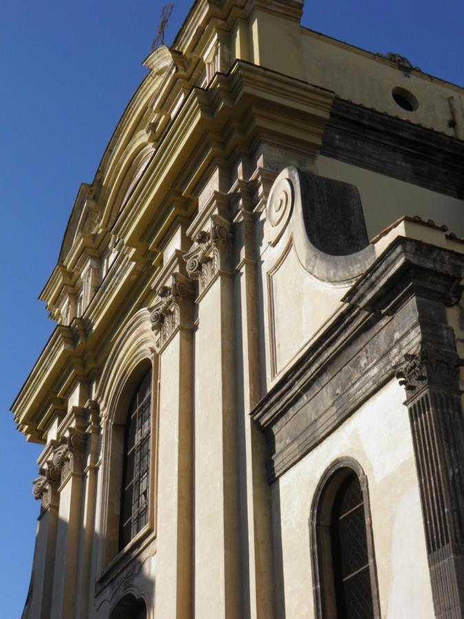 La Stanza Grande Della Luna D'irene * Napoli